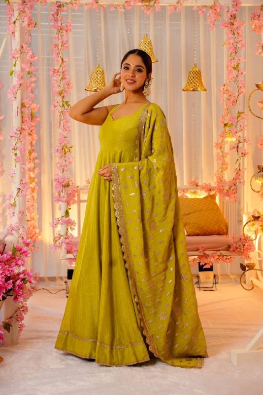 Roman Silk Kurta Set with Sequins & Zari Embroidery