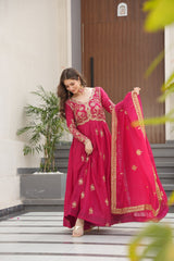 Star Georgette Embroidered Kurta Set with Dupatta
