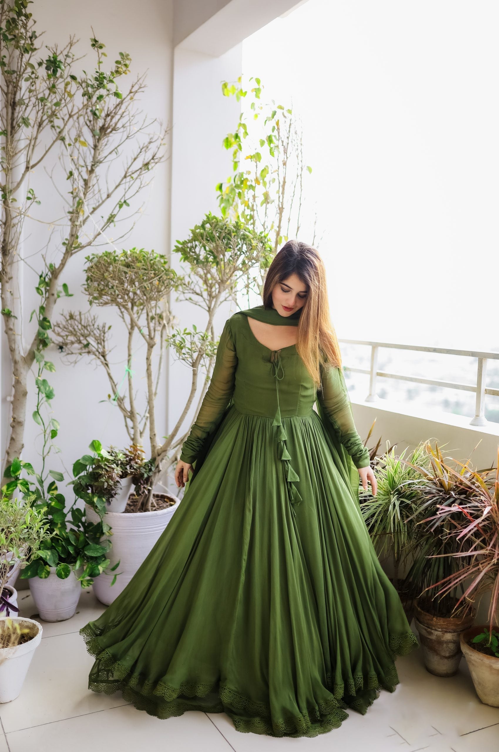 Faux Georgette Lace & Tassel Anarkali Suit Set with Plain Dupatta – Festival & Party Wear