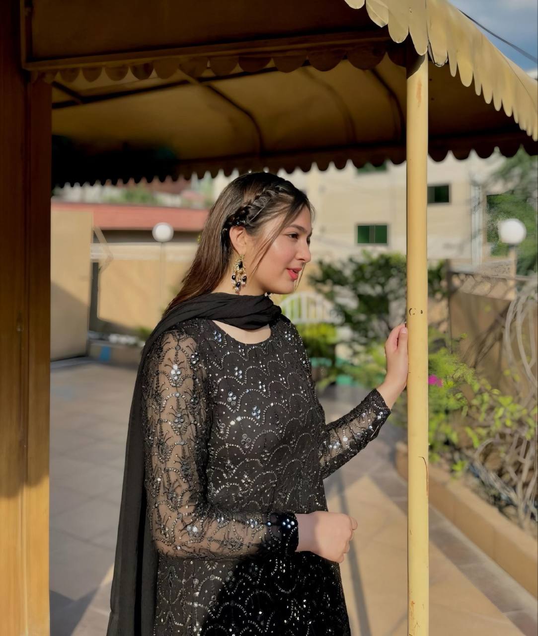 Elegant Faux Blooming Embroidered Kurta Set with Sarara & Dupatta