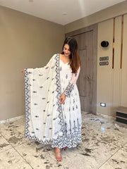 Elegant Embroidered Georgette Kurta Set